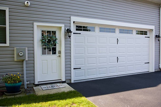 24/7 Emergency Garage Door Panel Replacement experts in Breezy Point, MN